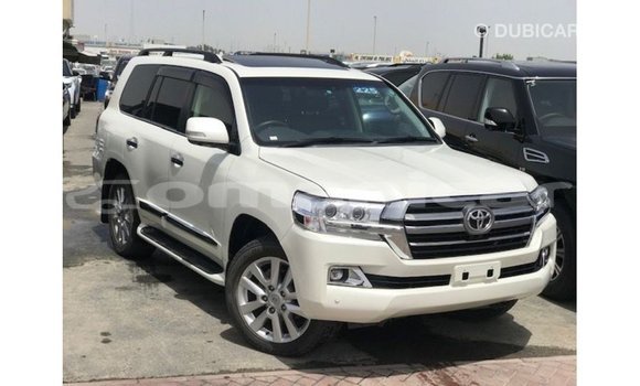 Buy Import Toyota Land Cruiser White Car in Import - Dubai in Dhufar Buy Import Toyota Land Cruiser White Car in Import - Dubai in Dhufar