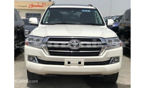 Buy Import Toyota Land Cruiser White Car in Import - Dubai in Dhufar Buy Import Toyota Land Cruiser White Car in Import - Dubai in Dhufar