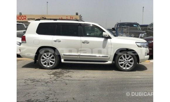 Buy Import Toyota Land Cruiser White Car in Import - Dubai in Dhufar Buy Import Toyota Land Cruiser White Car in Import - Dubai in Dhufar