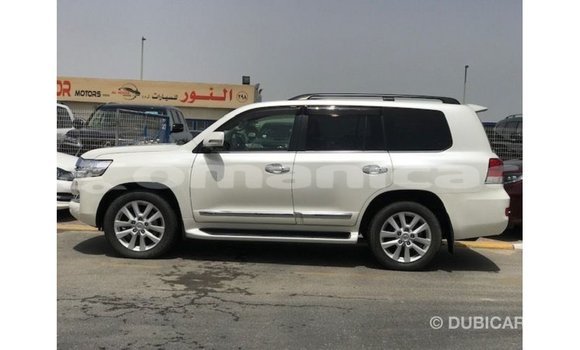 Buy Import Toyota Land Cruiser White Car in Import - Dubai in Dhufar Buy Import Toyota Land Cruiser White Car in Import - Dubai in Dhufar