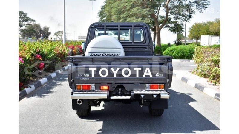 Big with watermark toyota land cruiser dhufar import dubai 3812