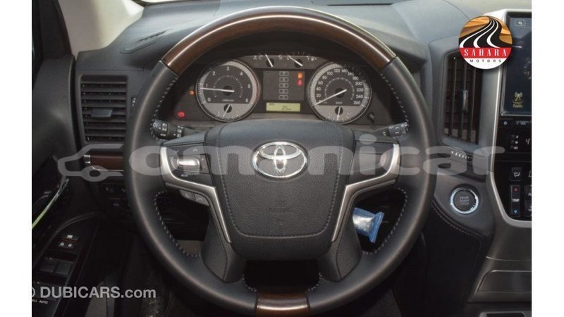 Big with watermark toyota land cruiser dhufar import dubai 3813