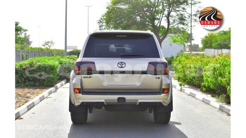 Big with watermark toyota land cruiser dhufar import dubai 3813