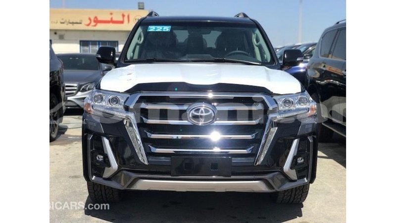 Big with watermark toyota land cruiser dhufar import dubai 3817