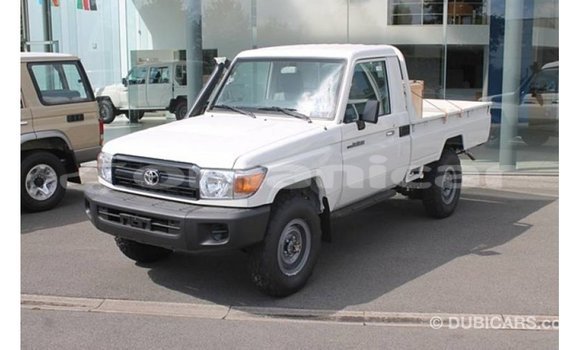Buy Import Toyota Land Cruiser White Car in Import - Dubai in Dhufar Buy Import Toyota Land Cruiser White Car in Import - Dubai in Dhufar
