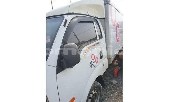 Buy Import Kia Carens White Car in Import - Dubai in Dhufar Buy Import Kia Carens White Car in Import - Dubai in Dhufar