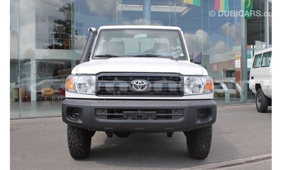 Buy Import Toyota Land Cruiser White Car in Import - Dubai in Dhufar Buy Import Toyota Land Cruiser White Car in Import - Dubai in Dhufar