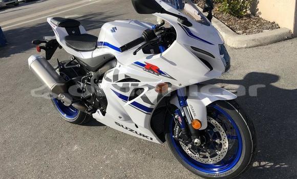 Buy New Suzuki GSX–R White Bike in Import - Dubai in Dhufar Buy New Suzuki GSX–R White Bike in Import - Dubai in Dhufar