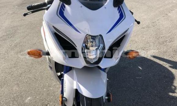 Buy New Suzuki GSX–R White Bike in Import - Dubai in Dhufar Buy New Suzuki GSX–R White Bike in Import - Dubai in Dhufar