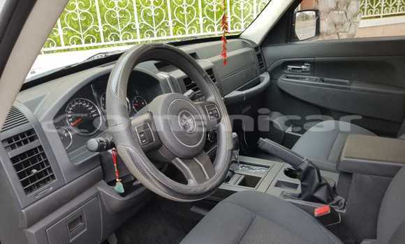 Buy Used Jeep Cherokee White Car in Al khuwair in al-Batinah Buy Used Jeep Cherokee White Car in Al khuwair in al-Batinah