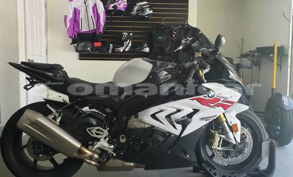 Buy New BMW S 1000 Blue Bike in al–Buraymi in adh-Dhahirah