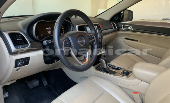 Buy Used Jeep Grand Cherokee White Car in Madinat Qabus in Masqat