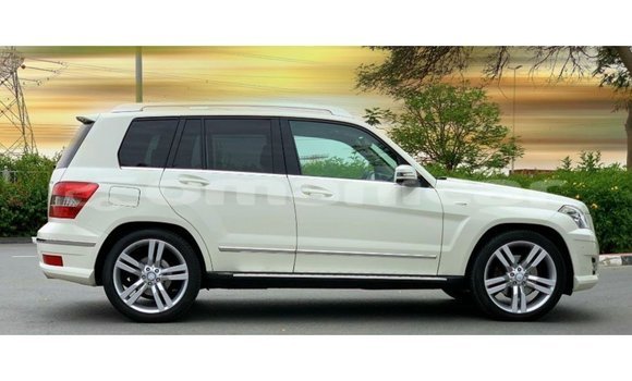 Buy Import Mercedes-Benz 190 White Car in Import - Dubai in Dhufar Buy Import Mercedes-Benz 190 White Car in Import - Dubai in Dhufar