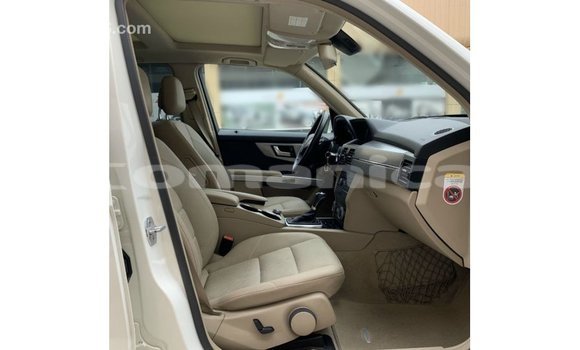 Buy Import Mercedes-Benz 190 White Car in Import - Dubai in Dhufar Buy Import Mercedes-Benz 190 White Car in Import - Dubai in Dhufar