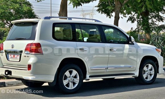 Buy Import Toyota Land Cruiser White Car in Import - Dubai in Dhufar Buy Import Toyota Land Cruiser White Car in Import - Dubai in Dhufar
