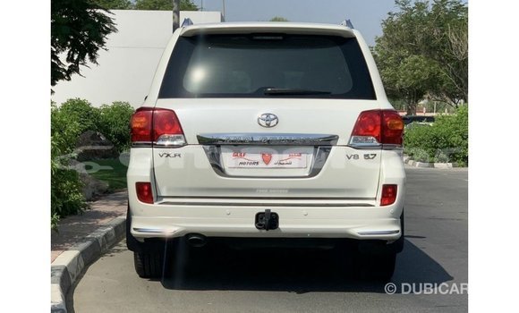 Buy Import Toyota Land Cruiser White Car in Import - Dubai in Dhufar Buy Import Toyota Land Cruiser White Car in Import - Dubai in Dhufar