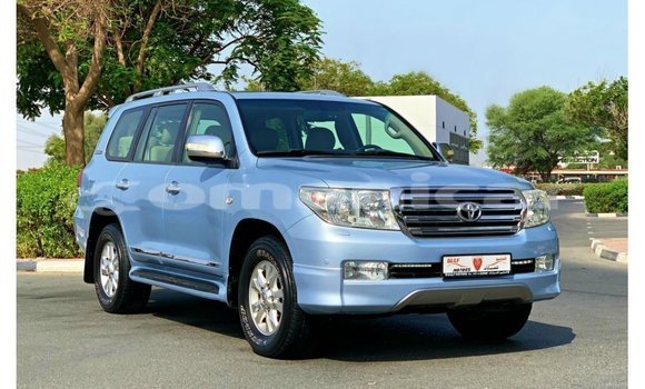Buy Import Toyota Land Cruiser Blue Car in Import - Dubai in Dhufar