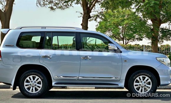 Buy Import Toyota Land Cruiser Blue Car in Import - Dubai in Dhufar Buy Import Toyota Land Cruiser Blue Car in Import - Dubai in Dhufar