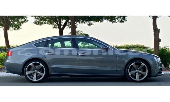 Buy Import Audi 100 Other Car in Import - Dubai in Dhufar Buy Import Audi 100 Other Car in Import - Dubai in Dhufar