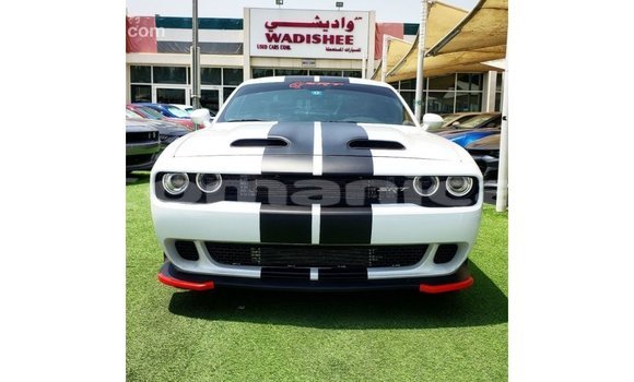 Buy Import Dodge Challenger White Car in Import - Dubai in Dhufar Buy Import Dodge Challenger White Car in Import - Dubai in Dhufar