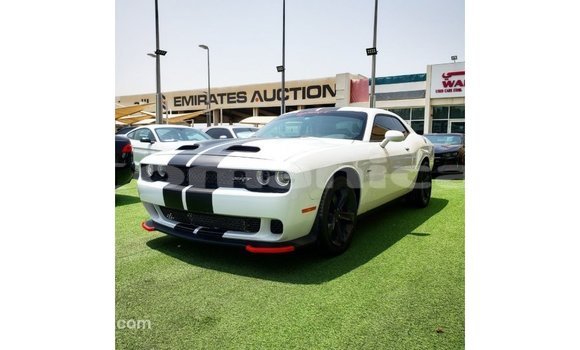 Buy Import Dodge Challenger White Car in Import - Dubai in Dhufar Buy Import Dodge Challenger White Car in Import - Dubai in Dhufar