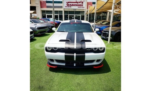 Buy Import Dodge Challenger White Car in Import - Dubai in Dhufar Buy Import Dodge Challenger White Car in Import - Dubai in Dhufar