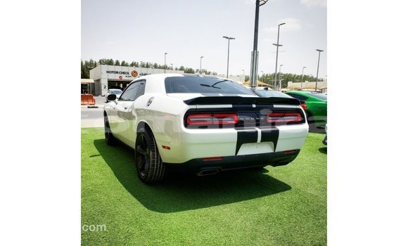 Buy Import Dodge Challenger White Car in Import - Dubai in Dhufar Buy Import Dodge Challenger White Car in Import - Dubai in Dhufar
