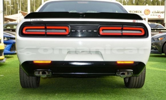 Buy Import Dodge Challenger White Car in Import - Dubai in Dhufar Buy Import Dodge Challenger White Car in Import - Dubai in Dhufar