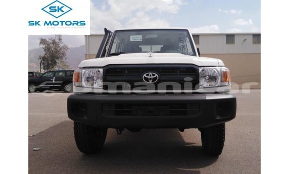 Buy Import Toyota Land Cruiser White Car in Import - Dubai in Dhufar