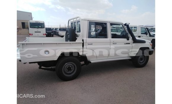 Buy Import Toyota Land Cruiser White Car in Import - Dubai in Dhufar Buy Import Toyota Land Cruiser White Car in Import - Dubai in Dhufar