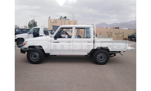 Buy Import Toyota Land Cruiser White Car in Import - Dubai in Dhufar Buy Import Toyota Land Cruiser White Car in Import - Dubai in Dhufar