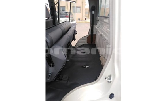 Buy Import Toyota Land Cruiser White Car in Import - Dubai in Dhufar Buy Import Toyota Land Cruiser White Car in Import - Dubai in Dhufar