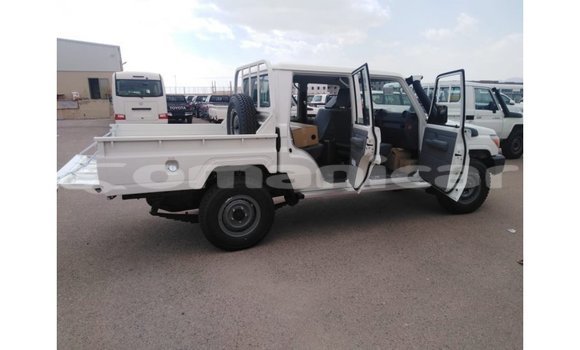 Buy Import Toyota Land Cruiser White Car in Import - Dubai in Dhufar Buy Import Toyota Land Cruiser White Car in Import - Dubai in Dhufar