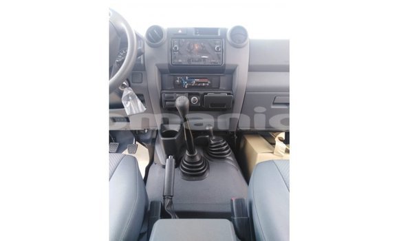 Buy Import Toyota Land Cruiser White Car in Import - Dubai in Dhufar Buy Import Toyota Land Cruiser White Car in Import - Dubai in Dhufar
