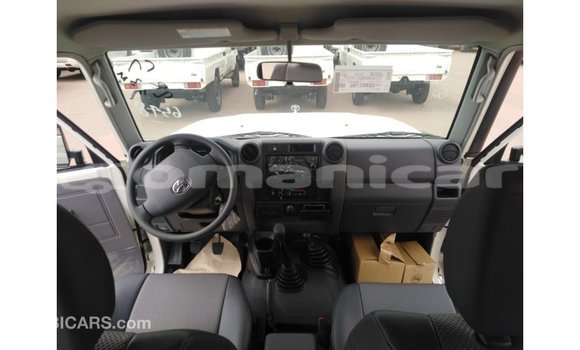 Buy Import Toyota Land Cruiser White Car in Import - Dubai in Dhufar Buy Import Toyota Land Cruiser White Car in Import - Dubai in Dhufar