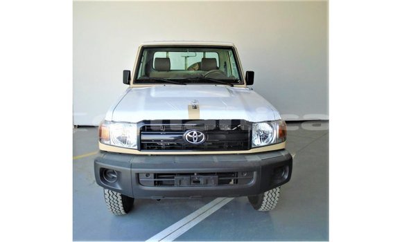 Buy Import Toyota Land Cruiser Beige Car in Import - Dubai in Dhufar