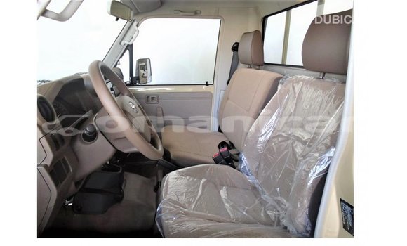 Buy Import Toyota Land Cruiser Beige Car in Import - Dubai in Dhufar Buy Import Toyota Land Cruiser Beige Car in Import - Dubai in Dhufar