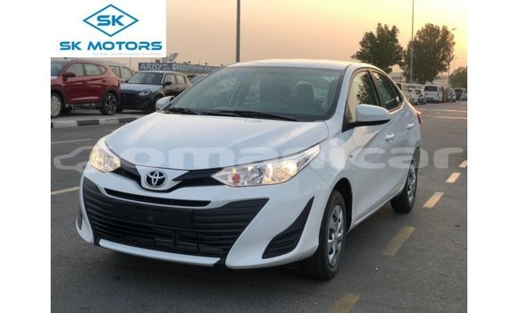 Buy Import Toyota Yaris White Car in Import - Dubai in Dhufar