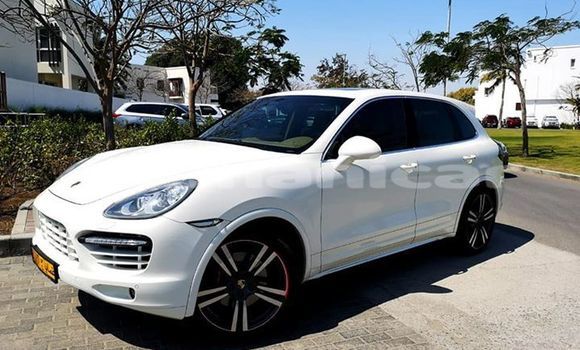 Buy Used Porsche Cayenne White Car in Muscat in Masqat