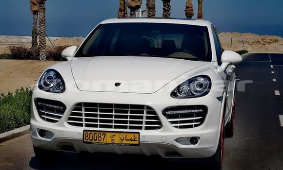 Buy Used Porsche Cayenne White Car in Muscat in Masqat Buy Used Porsche Cayenne White Car in Muscat in Masqat