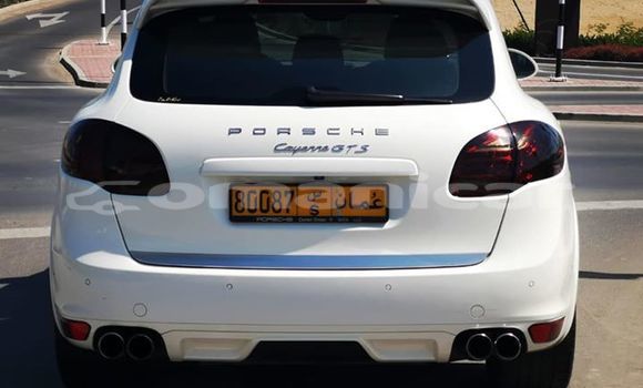 Buy Used Porsche Cayenne White Car in Muscat in Masqat Buy Used Porsche Cayenne White Car in Muscat in Masqat