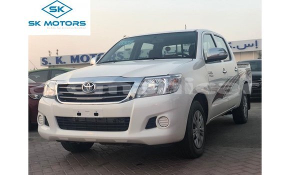 Buy Import Toyota Hilux White Car in Import - Dubai in Dhufar