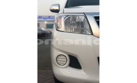 Buy Import Toyota Hilux White Car in Import - Dubai in Dhufar Buy Import Toyota Hilux White Car in Import - Dubai in Dhufar