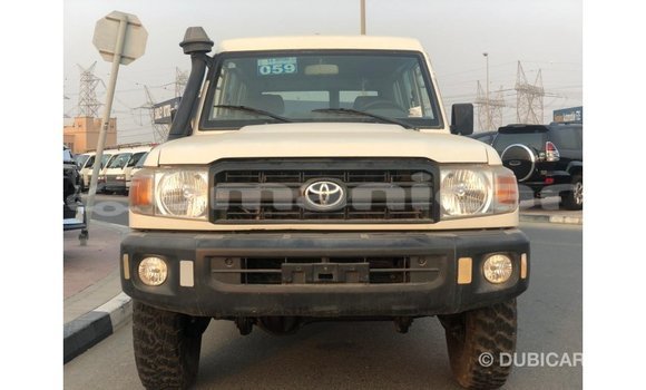 Buy Import Toyota Land Cruiser White Car in Import - Dubai in Dhufar Buy Import Toyota Land Cruiser White Car in Import - Dubai in Dhufar