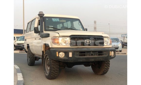 Buy Import Toyota Land Cruiser White Car in Import - Dubai in Dhufar Buy Import Toyota Land Cruiser White Car in Import - Dubai in Dhufar
