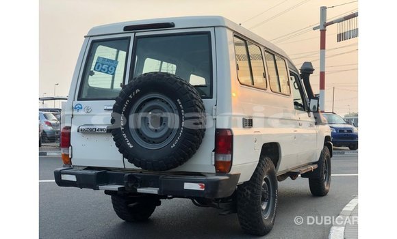 Buy Import Toyota Land Cruiser White Car in Import - Dubai in Dhufar Buy Import Toyota Land Cruiser White Car in Import - Dubai in Dhufar
