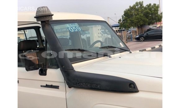 Buy Import Toyota Land Cruiser White Car in Import - Dubai in Dhufar Buy Import Toyota Land Cruiser White Car in Import - Dubai in Dhufar