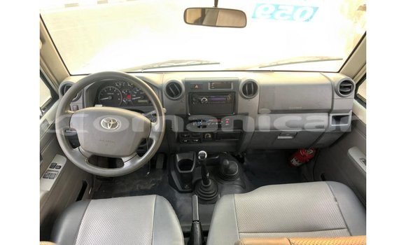 Buy Import Toyota Land Cruiser White Car in Import - Dubai in Dhufar Buy Import Toyota Land Cruiser White Car in Import - Dubai in Dhufar