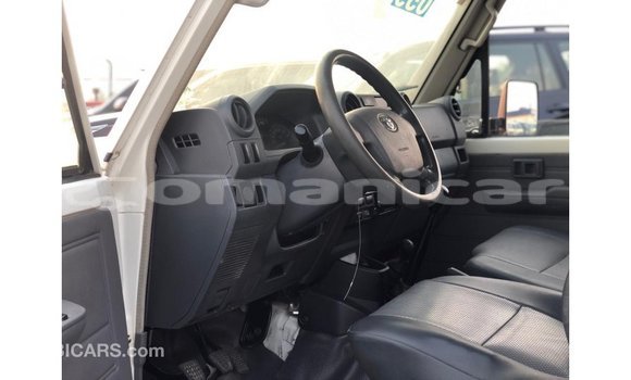 Buy Import Toyota Land Cruiser White Car in Import - Dubai in Dhufar Buy Import Toyota Land Cruiser White Car in Import - Dubai in Dhufar