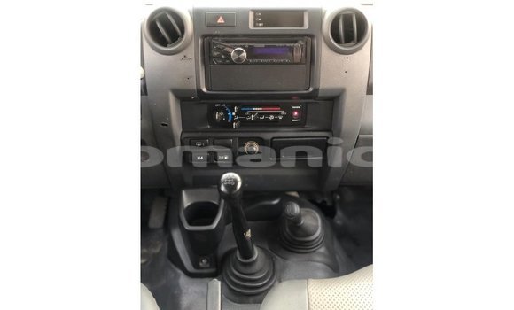 Buy Import Toyota Land Cruiser White Car in Import - Dubai in Dhufar Buy Import Toyota Land Cruiser White Car in Import - Dubai in Dhufar